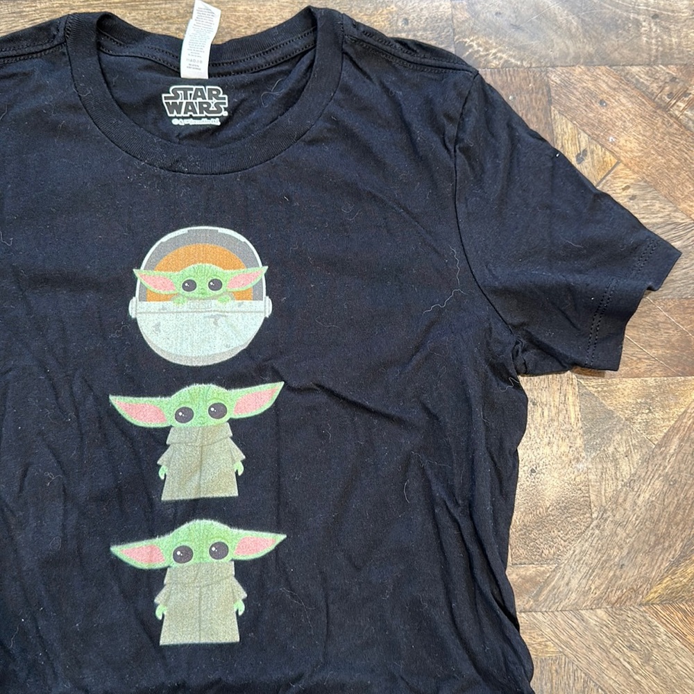 Grogu | Baby Yoda | Star Wars | Graphic Tee | Size M